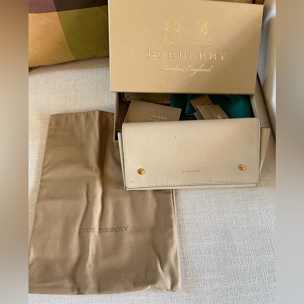 Burberry! 100% calf grain leather,cream colored wallet.
